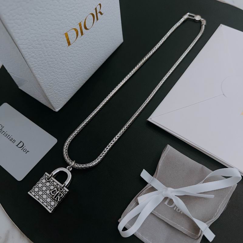 Dior Necklace 05lyr302 (1)